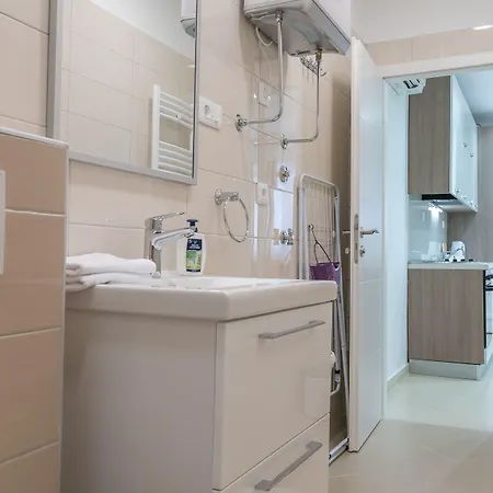 Drop In Luxury דירה *