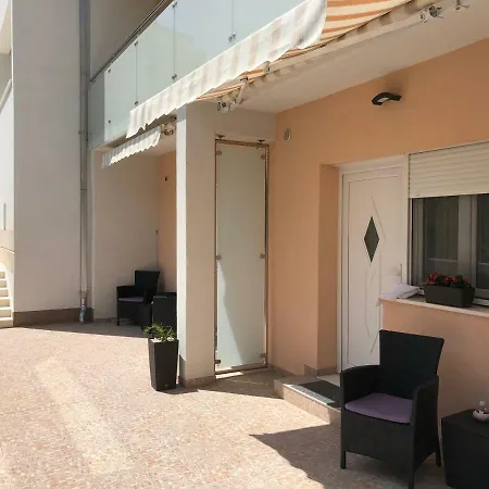 Drop In Luxury דירה *